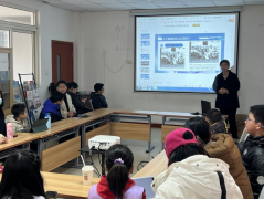 <b>让孩子们正在轻松高兴的空气中接触前沿科</b>